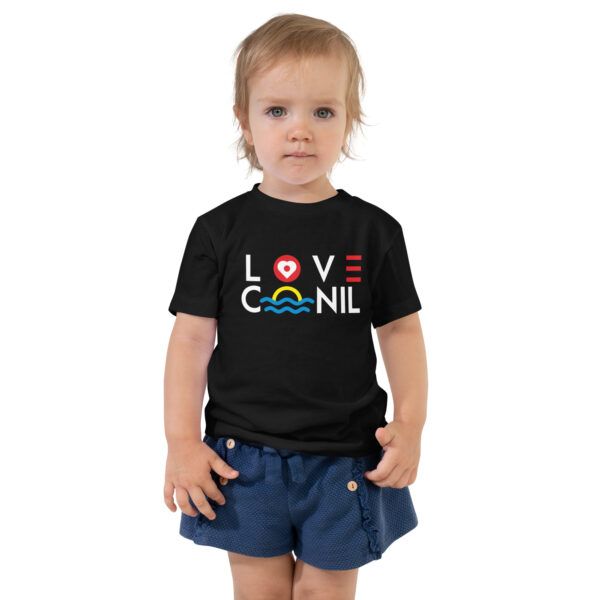Camiseta infantil color negra - imagen niña