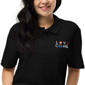 Polo unisex negro Conil frontal imagen mujer